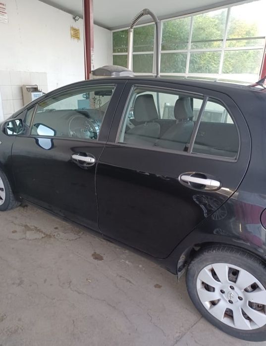 Vând Toyota Yaris 2011