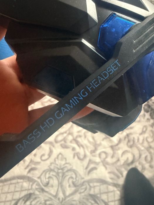 Геймърски слушалки и клавиятура