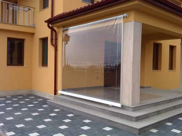 Terase inchise cu  plastic transparent