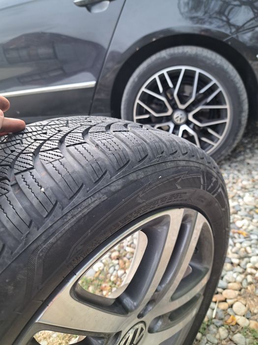 Vand anvelope iarna GOODYEAR ug8 205 55 R16 foarte bune. Dot 2022