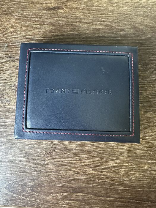 Portofel Tommy Hilfiger cu blocking card.