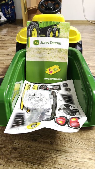 Vând tractoras John Deere