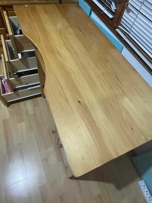Бюро от естествено дърво