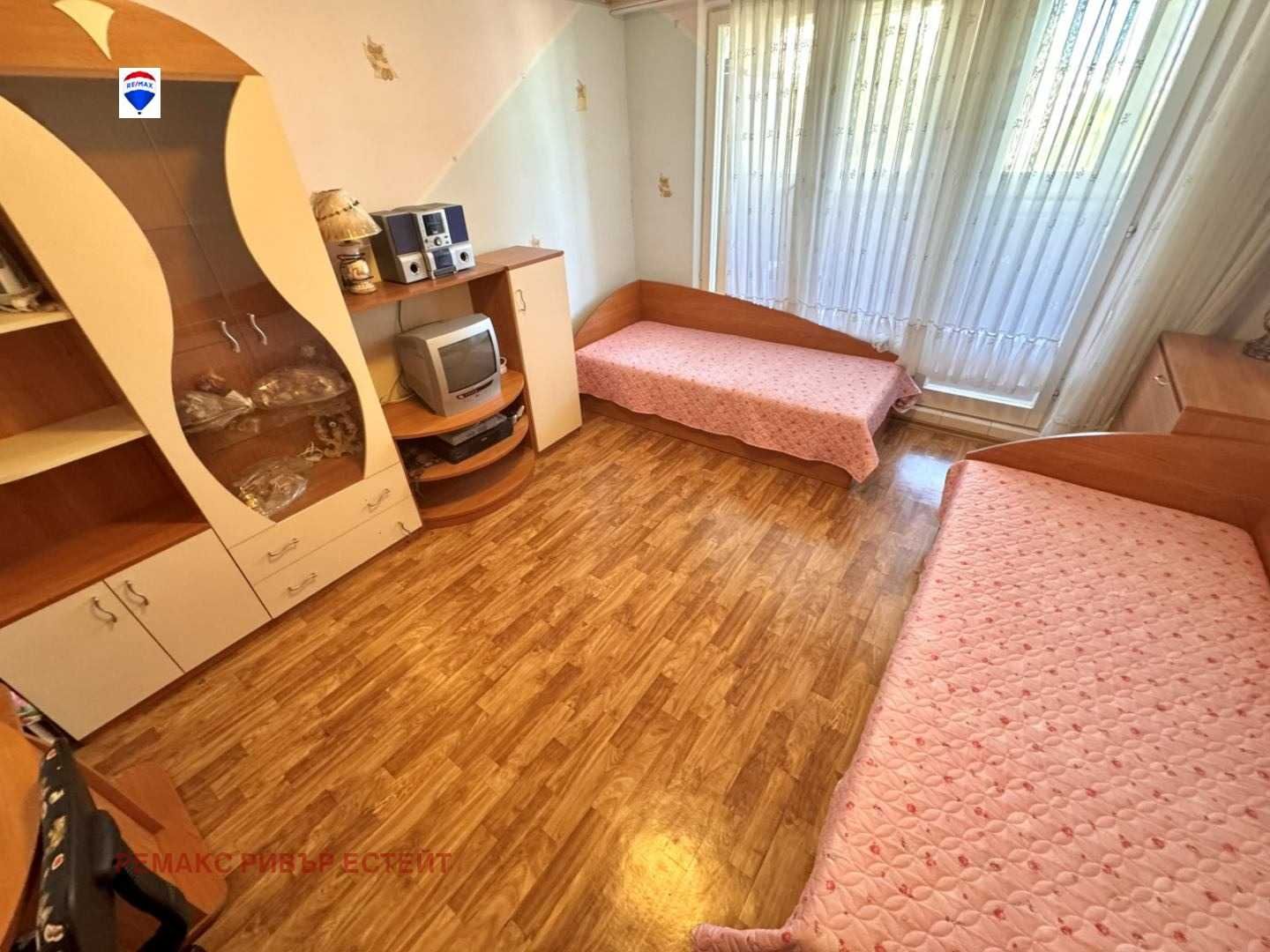 Двустаен апартамент за продажба кв. Чародейка Север