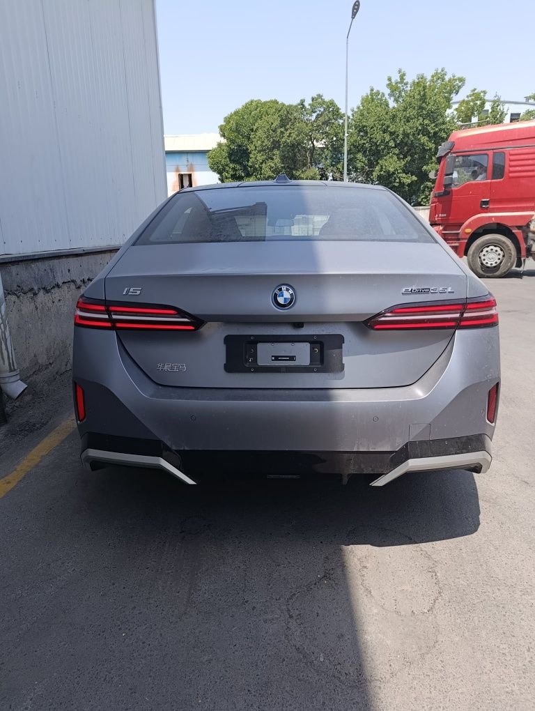 BMW  i5 edrive 35l sport