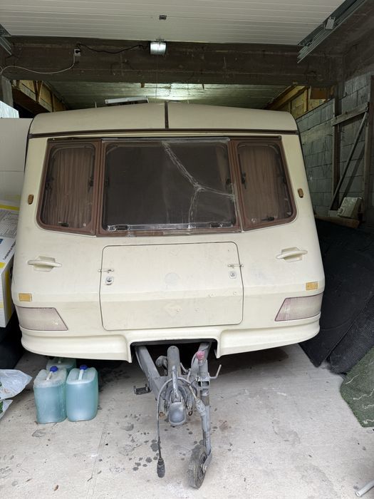 Caravana doua axe in stare buna, adusa din Uk