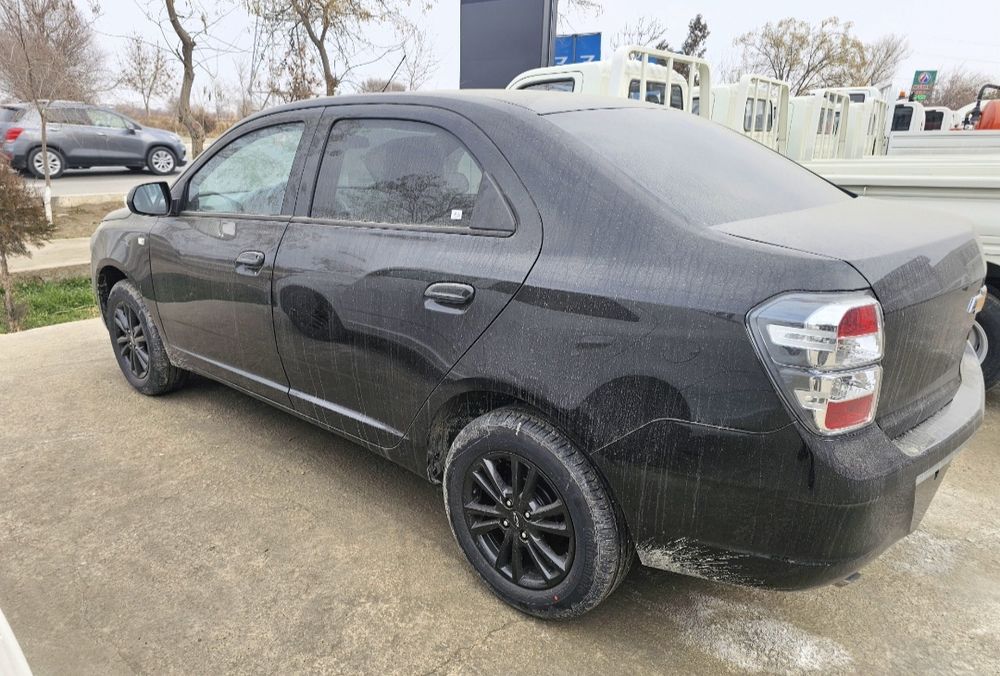 Кобальт мсм миднайт автомат сотилади.  2026йил