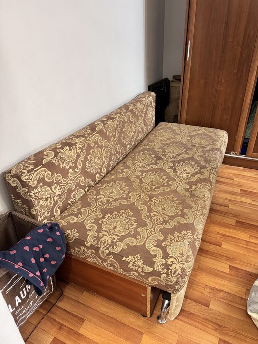 Отдам почти даром диван