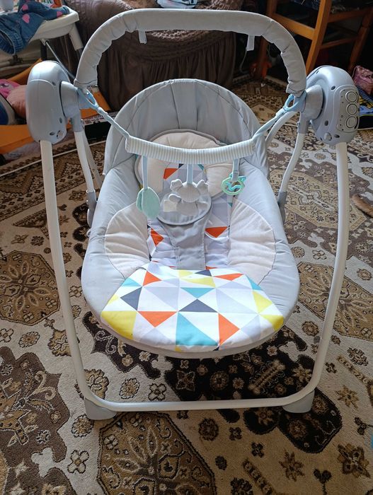 Leagăn electric cu acumulator sau cu baterii