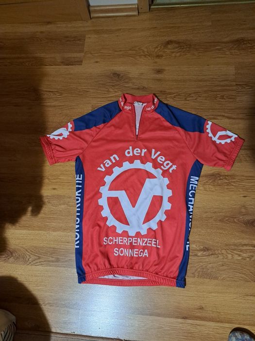 Клинове и гащеризони, джърси за колоецдене