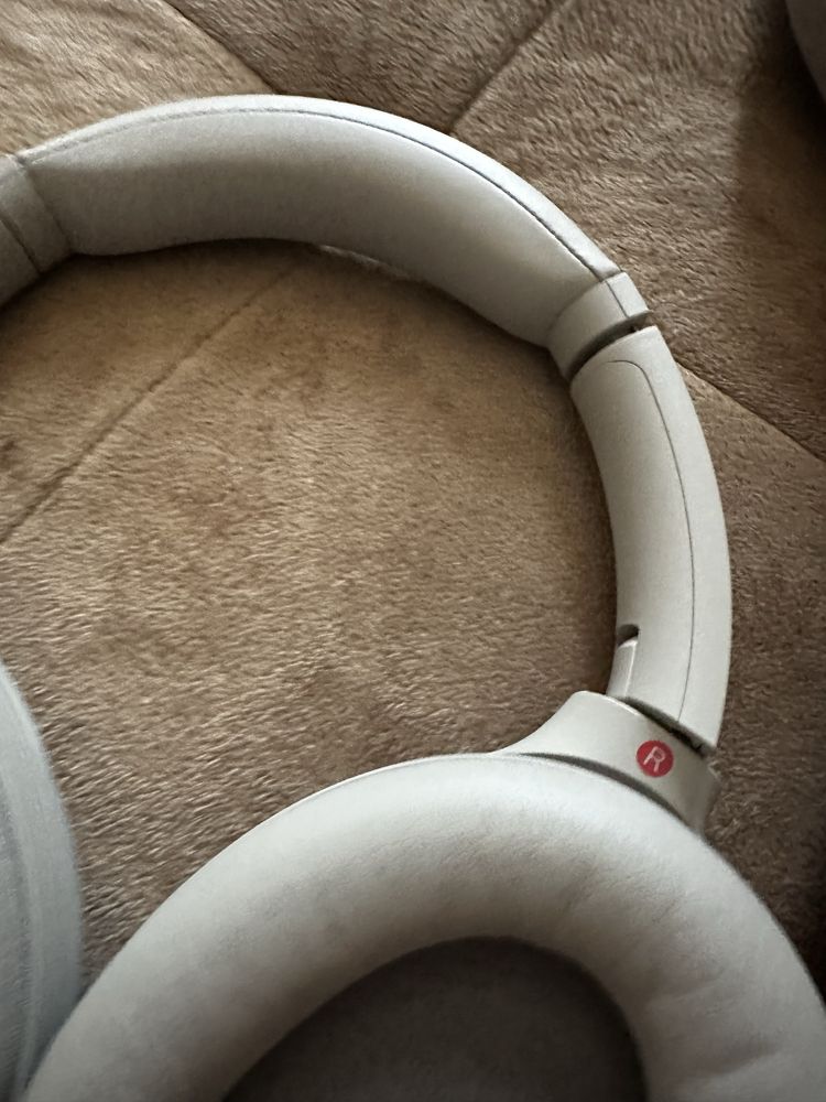 Sony XM4 1000 слушалки