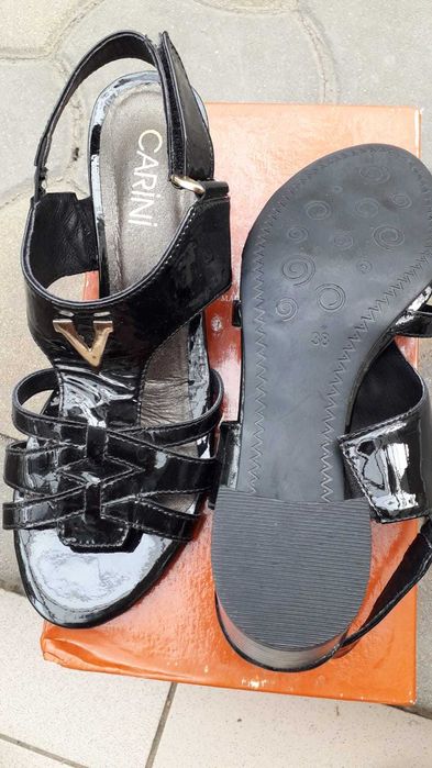 Sandale din piele lacuite marimea 38