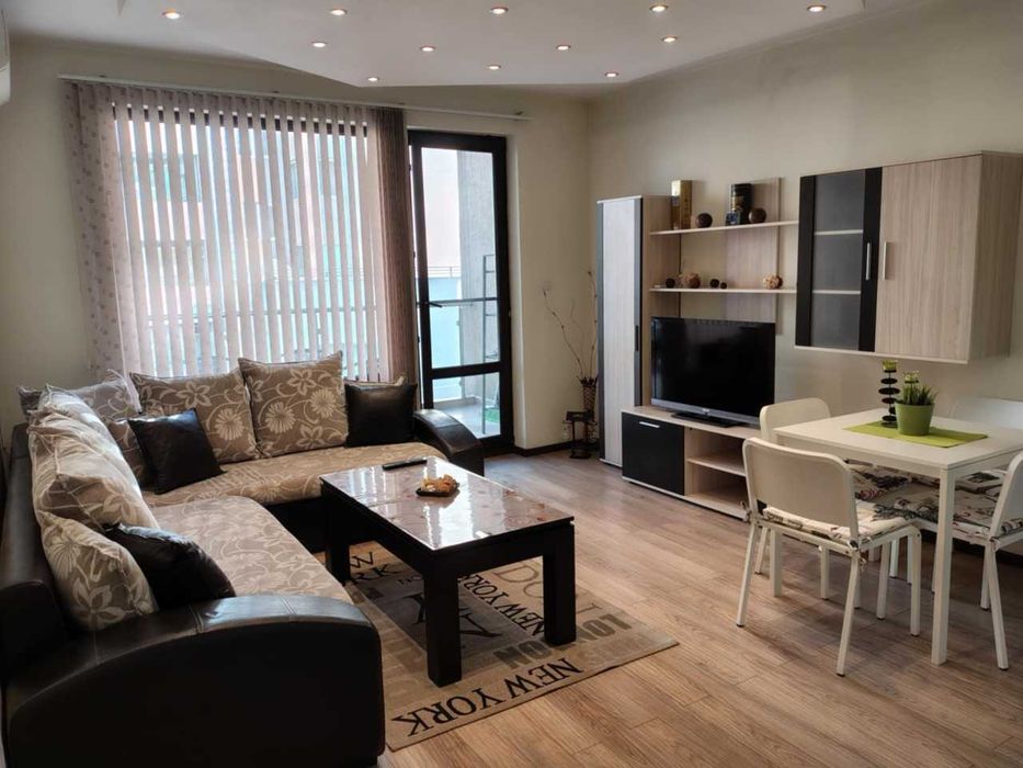 Двустаен апартамент в Южен