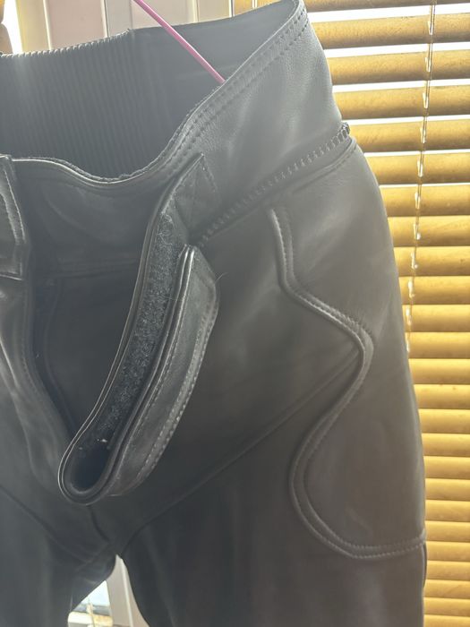 Продавам Мото Панталон размер С за жена до 60кг.