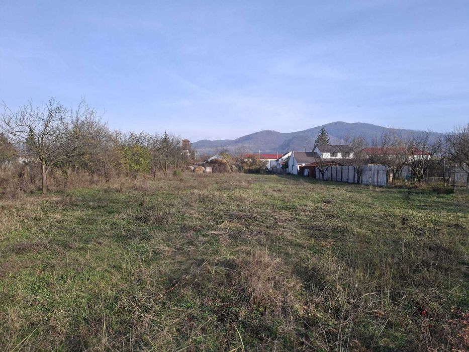 Teren intravilan 2200 mp, acces DN1 – zonă centrală Gura Vitioarei