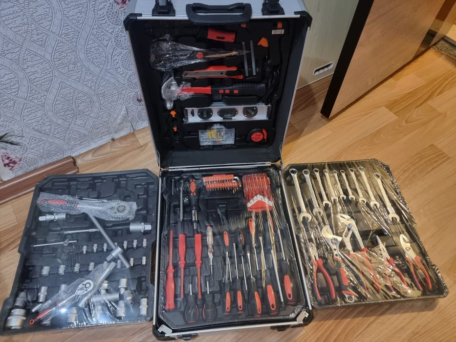 Продам набор инструментов новый