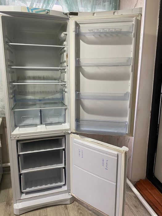 Холодильник indesit