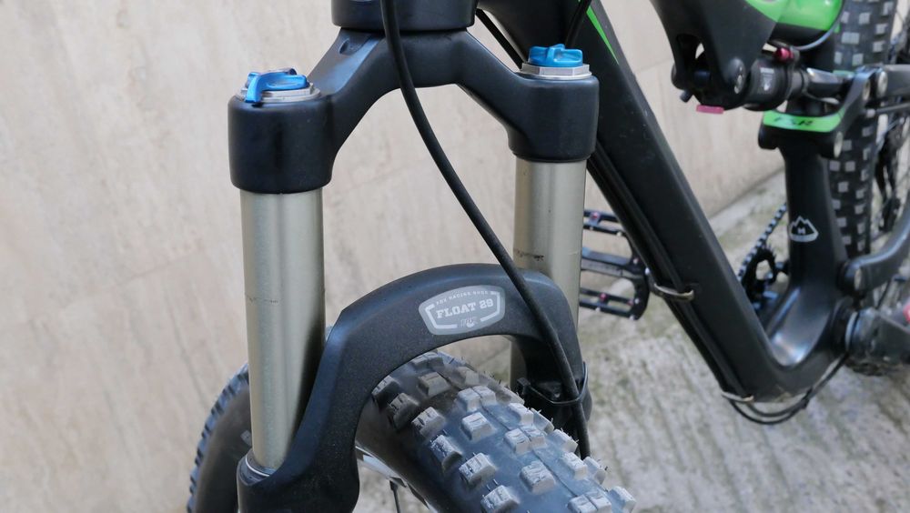 Specialized StumpJumper, 29 М, карбон, FOX 130 ход, 1х 10 Deore М6100