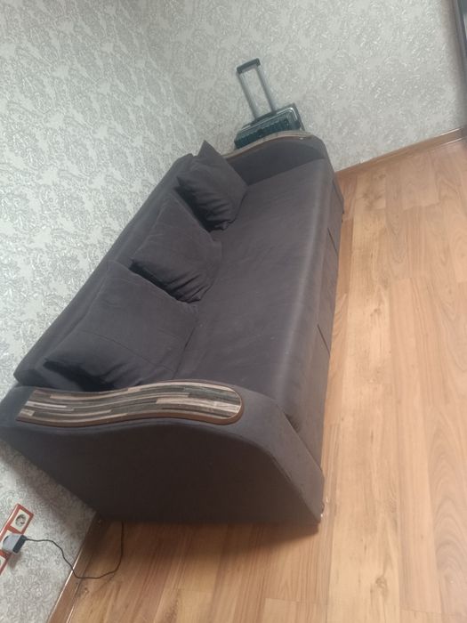 Диван и.         .