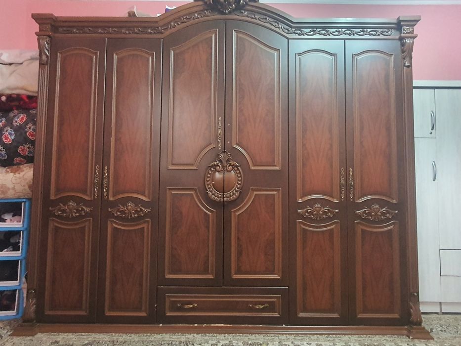 Spalniy garnitur ideal holatda