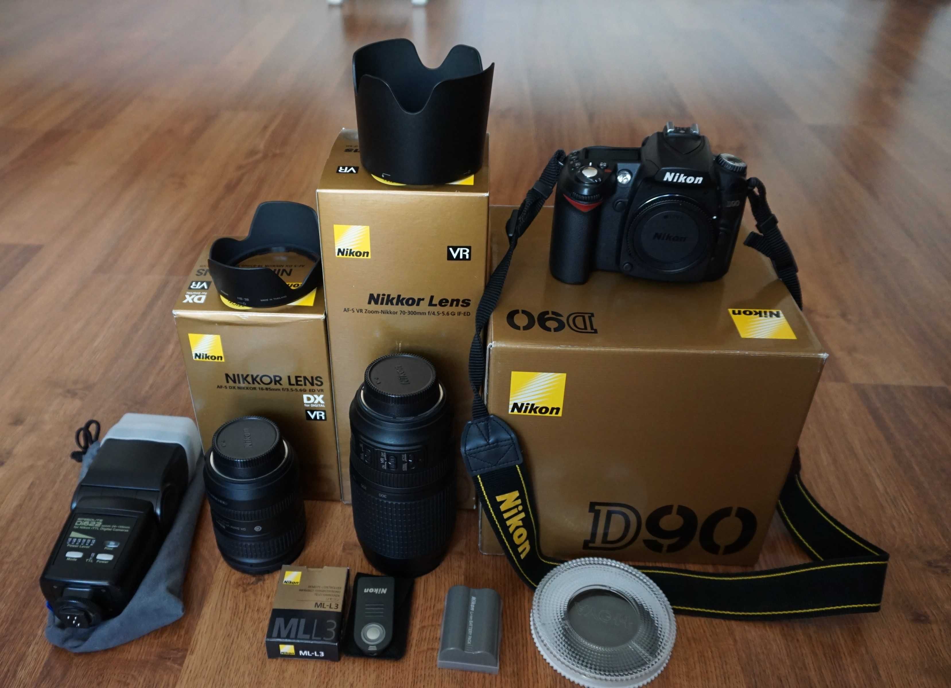 Vand Nikon D90 cu accesorii.