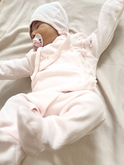 Продаются боди и комплекты для новорожденных б/у