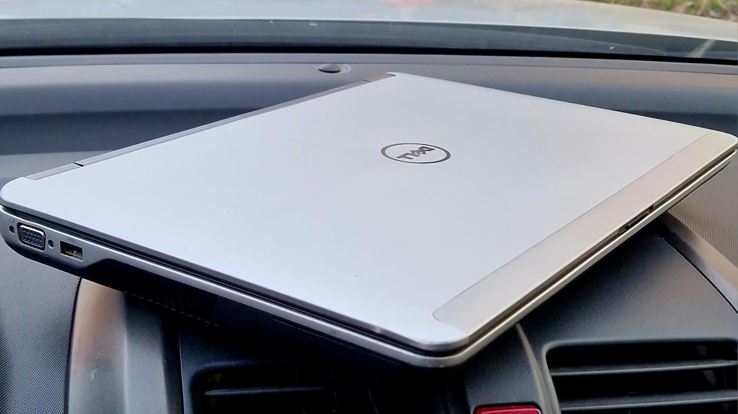 Лаптоп Dell Latitude E6440 Перфектен!