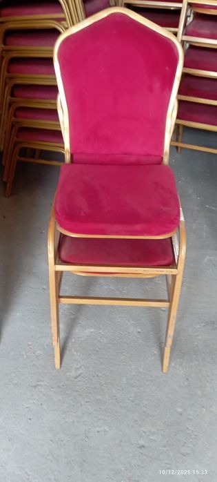 Stul 150mingdan sotiladi