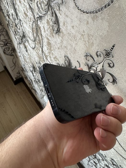 Iphone 13 срочно продам в идеальном состоянии с коробкой