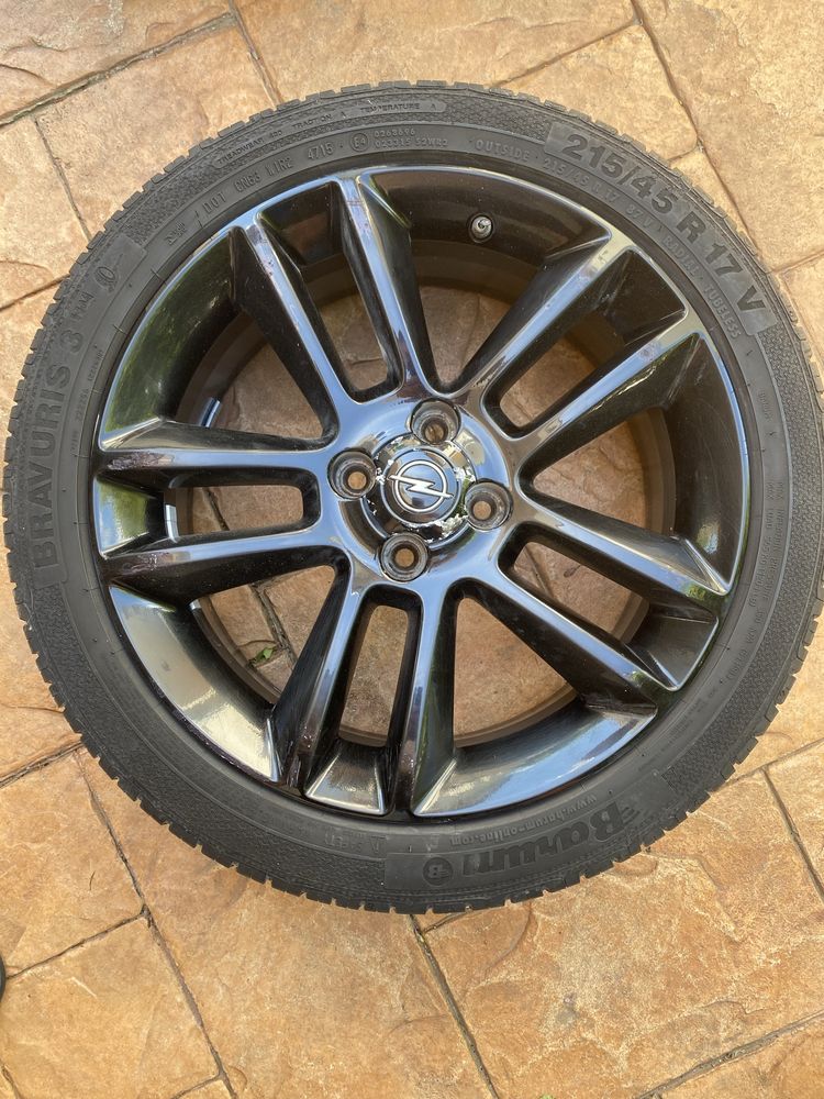Vand roti de vara 215/45 R17 de pe Opel Corsa 2010