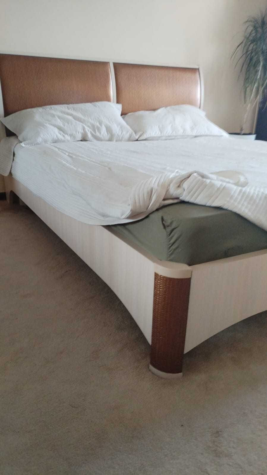 Продам двуспальную кровать