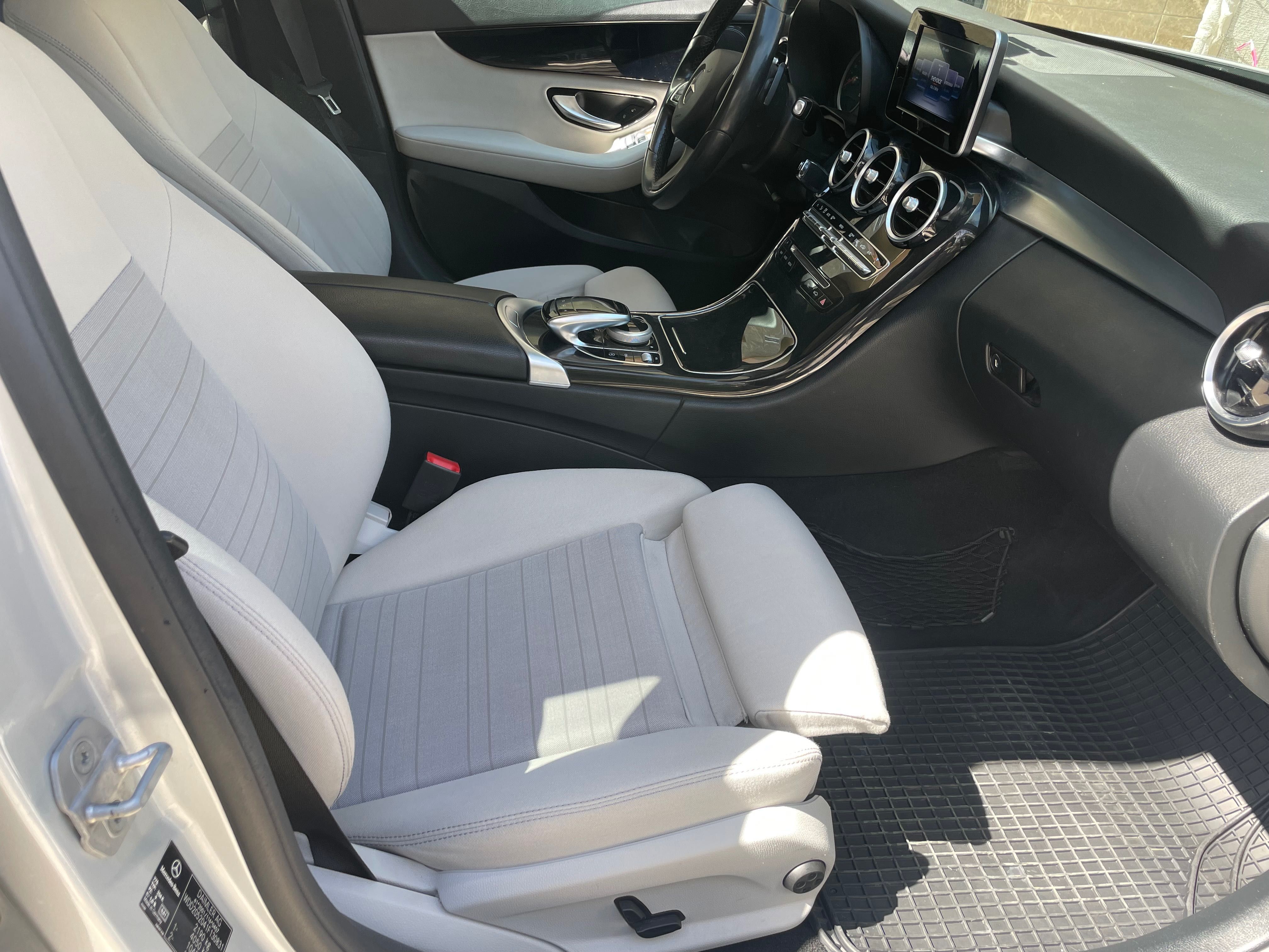 Мерцедес Салон Рекаро заедно с корите за W205