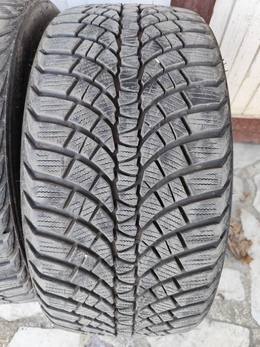 Зимни гуми 235 35 19 2бр.