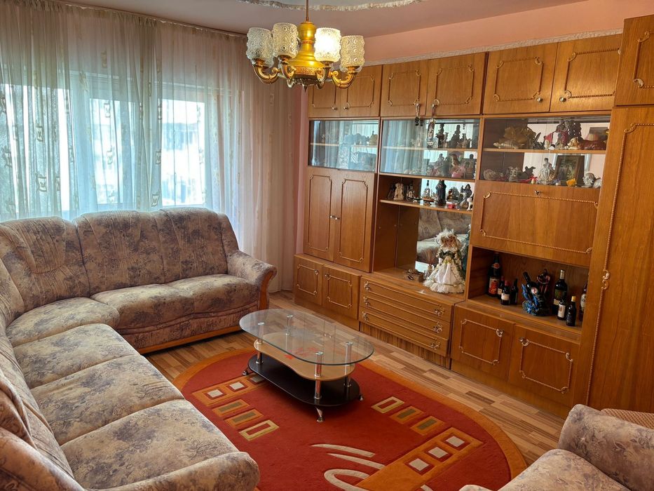 Apartament, centru orasului, 3 camere, decomandat, 2 balcone, centrala