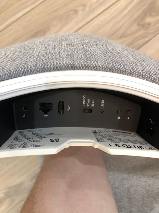 Bang Olufsen / Beoplay a6 cu suport de perete