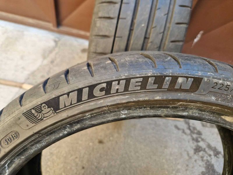 2 Michelin R19 225/35
летни гуми
DOT4016