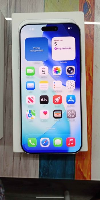 Vând iPhone 17 pro max silver full box