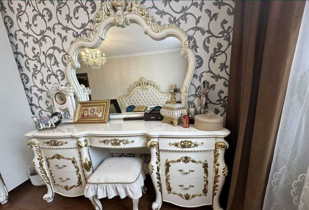 Продам спальный гарнитур.