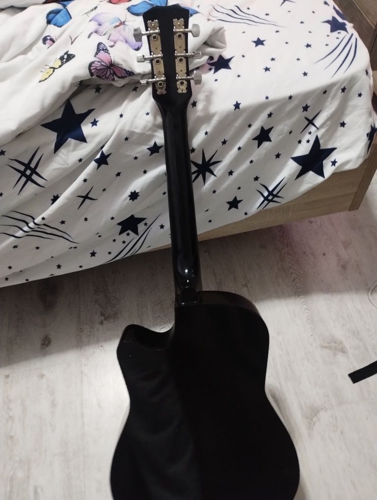 Chitara acustica+husa (3 penițe cadou)