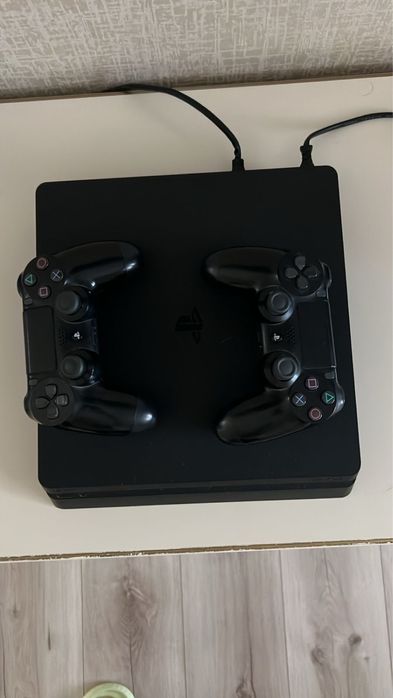 Продам PlayStation 4