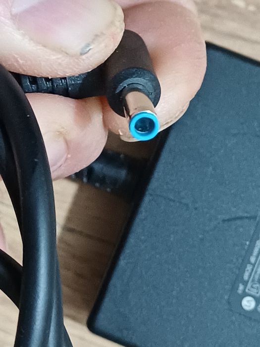 Incarcator alimentator 18,5v  6,15A  120w in stare buna
Este testat