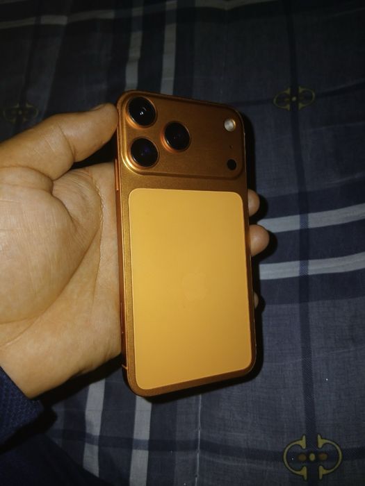 IPhone xr 17 pro korpus qoyilgan
