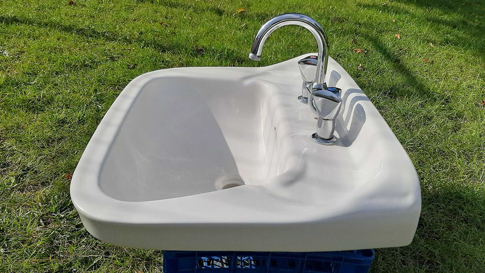 Set lavoar baie ceramica. 2 x Suporti Fixare. Baterie. 2 x Racorduri