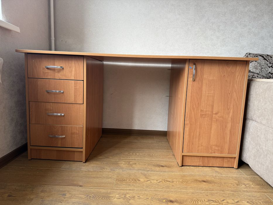 Стол писменный б/у