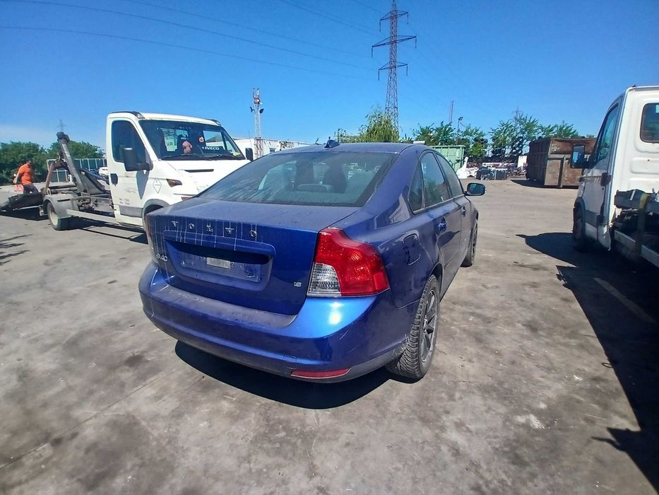 Dezmembrez volvo s40
