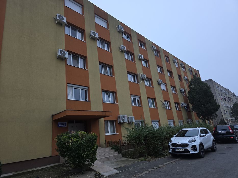 Vând garsonieră zona Vlaicu