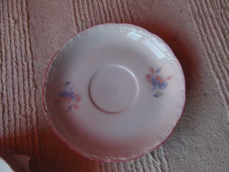 Set ceșcuțe și farfurioare