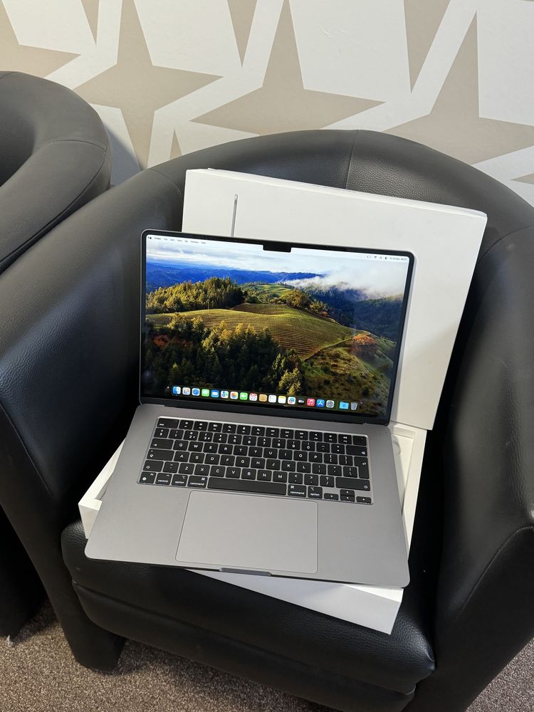 MacBook Air 15 - inch / Apple M2 / 256 Gb / 8 Gb / Space gray |