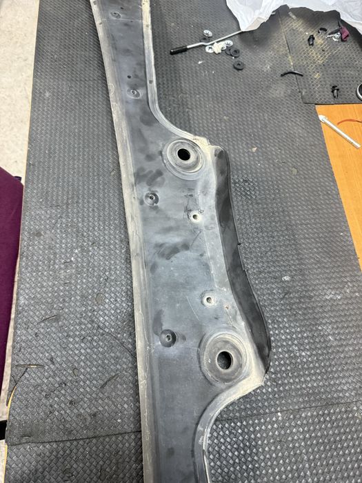 Кора под чистачки БМВ Е60 Е61