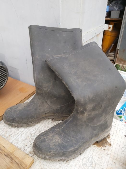 Продам резиновые сапоги